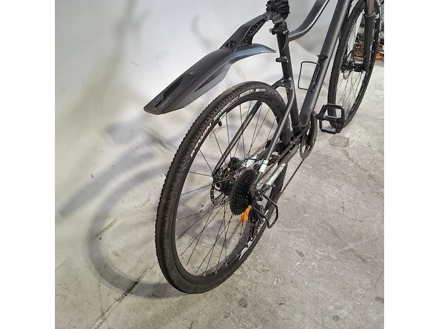 Mountainbike, river, 900 woman l - afbeelding 15 van  19