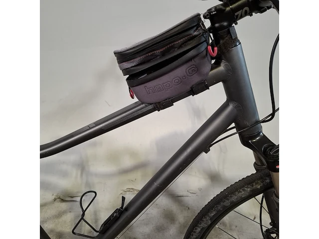 Mountainbike, river, 900 woman l - afbeelding 19 van  19