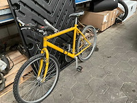 Mountainbike - afbeelding 1 van  4