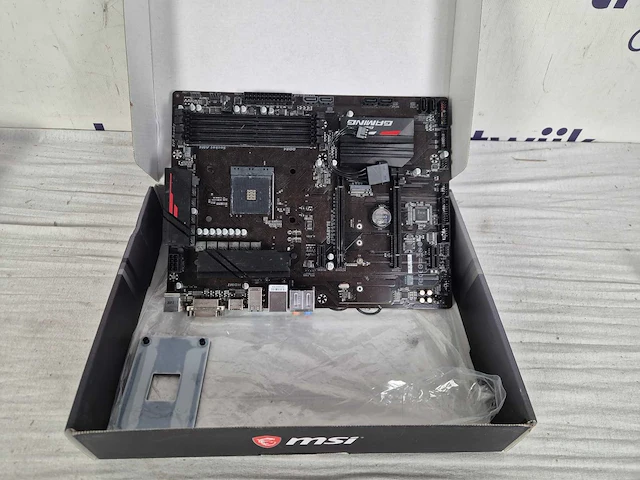 Msi b450 tomahawk max ii - moederbord - zwart (911-7c02-033) - afbeelding 3 van  3