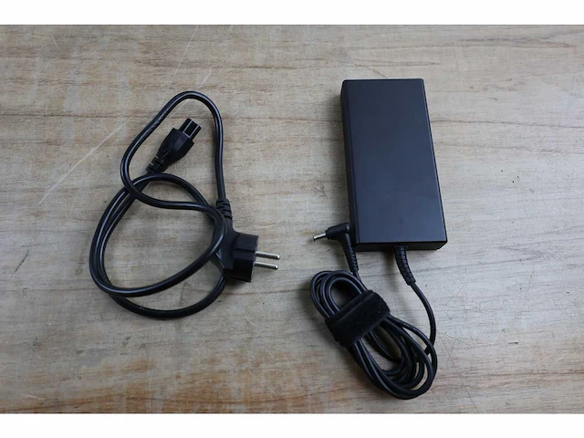 Msi bravo 15 c7vfk-230 laptop - afbeelding 2 van  10