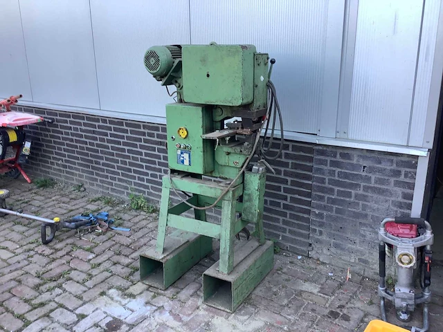 Mubea kl350 ponsmachine - afbeelding 1 van  3