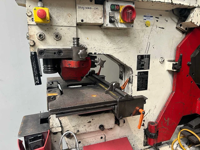 Mubea, muhr und bender - kblh 1000 - punch and shearing machines - 1992 - afbeelding 3 van  7