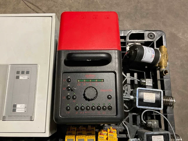 Multiblitz magnolite 40 verlichtings-/studio generator - afbeelding 1 van  1