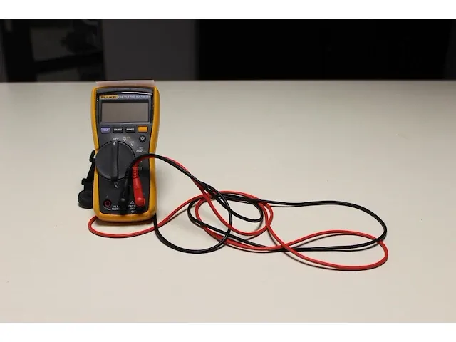 Multimeter fluke, type 115 true rms. - afbeelding 3 van  5
