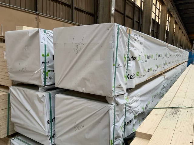 Multiplex lvl balk 120x45x11000mm (120x) - afbeelding 1 van  4