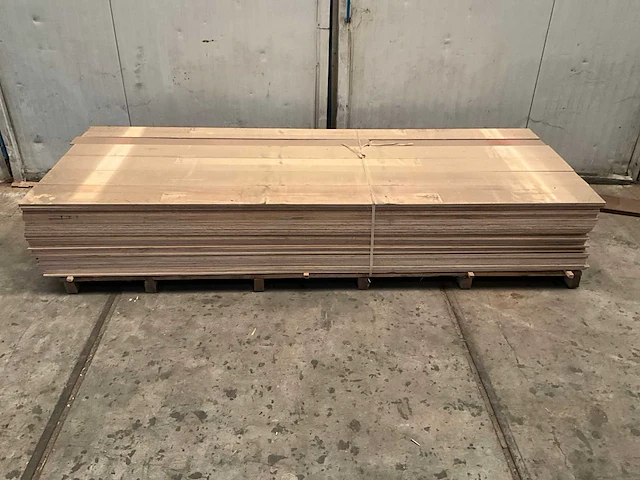 Multiplex plank 245cm circa 0,8m3 - afbeelding 1 van  4