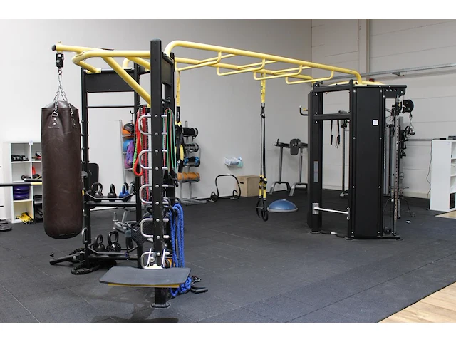 Multistation impuls met diverse accessoires w.o. bokszak, dumbbells en touw - afbeelding 1 van  5