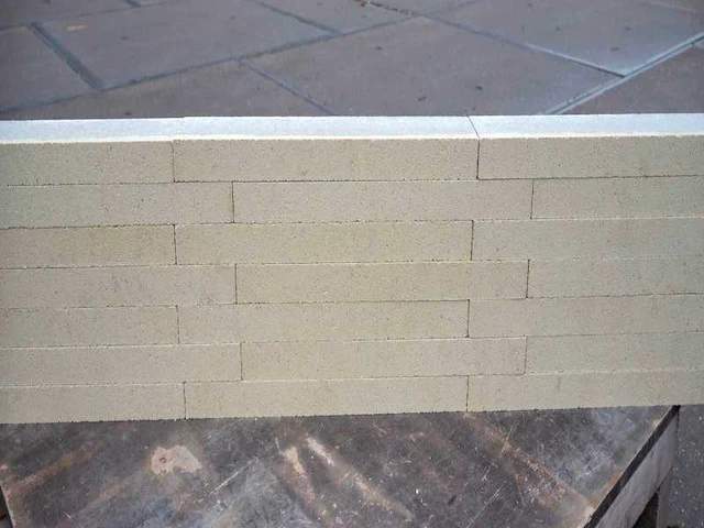 Muurblokken cream 59,5x9,5x4cm (ca.672 stuks) - afbeelding 1 van  1