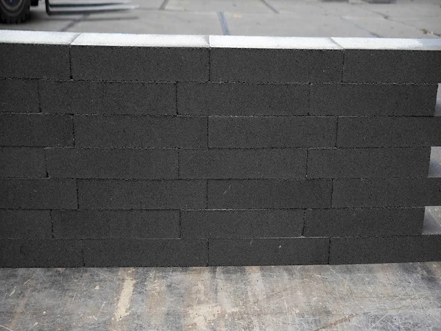 Muurblokken dark grey (ca.2240 stuks) - afbeelding 1 van  1