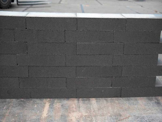 Muurblokken dark grey (ca.896 stuks) - afbeelding 1 van  1