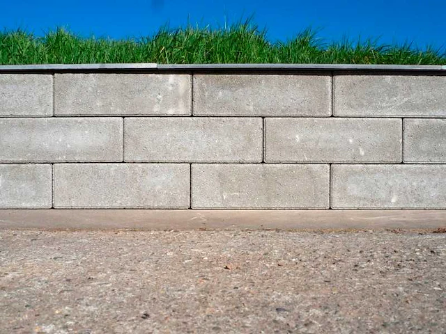 Muurblokken grijs inclusief afdektegels (ca. 256 stuks) - afbeelding 2 van  4