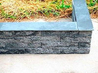 Muurblokken grijs/zwart inclusief afdektegels) 6x10x30cm 600 stuks - afbeelding 2 van  3