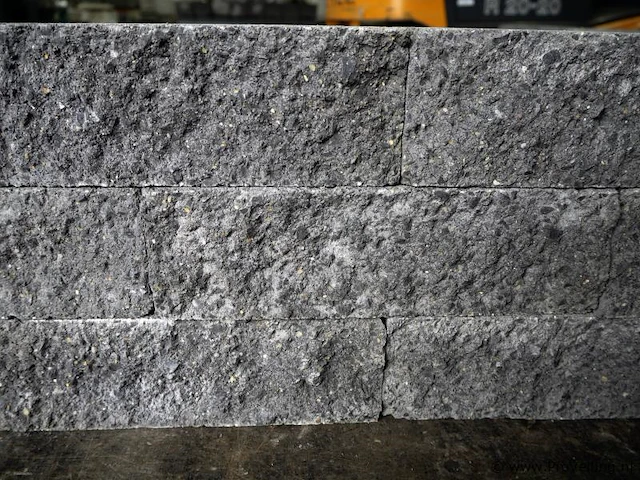 Muurblokken van beton - kleur grijs genuanceerd - 9x9x29cm - 435 stuks - afbeelding 1 van  2