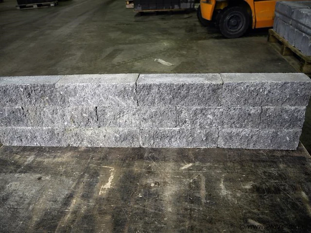 Muurblokken van beton - kleur grijs genuanceerd - 9x9x29cm - 435 stuks - afbeelding 2 van  2