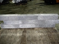Muurblokken van beton - kleur grijs genuanceerd met zwarte accenten - 12x15x60cm - 137 stuks - afbeelding 3 van  3
