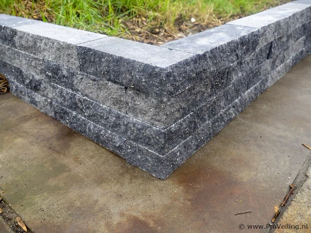 Muurblokken van beton - kleur grijs/zwart genuanceerd - 6x10x30cm - 450 stuks - afbeelding 1 van  3