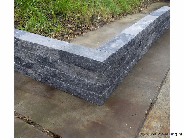 Muurblokken van beton - kleur grijs/zwart genuanceerd - 6x10x30cm - 450 stuks - afbeelding 3 van  3