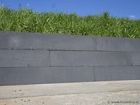 Muurblokken van beton voor de tuin - kleur zwart - 10x10x60cm - 192 stuks - afbeelding 2 van  3