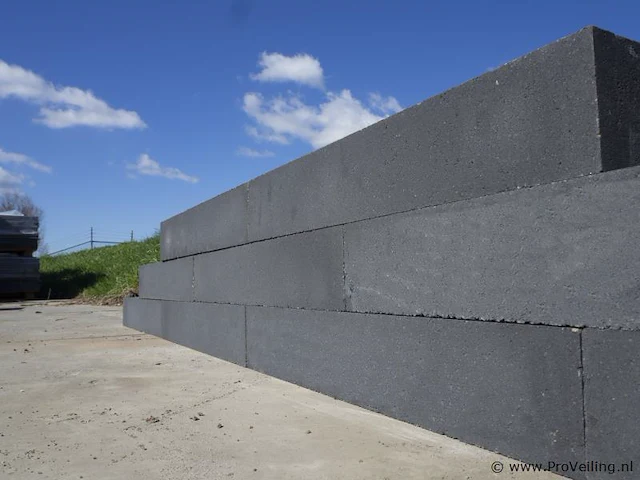 Muurblokken van beton voor de tuin - kleur zwart - 10x10x60cm - 192 stuks - afbeelding 3 van  3