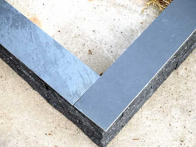 Muurblokken zwart inclusief afdektegels (ca. 600 stuks) - afbeelding 3 van  3