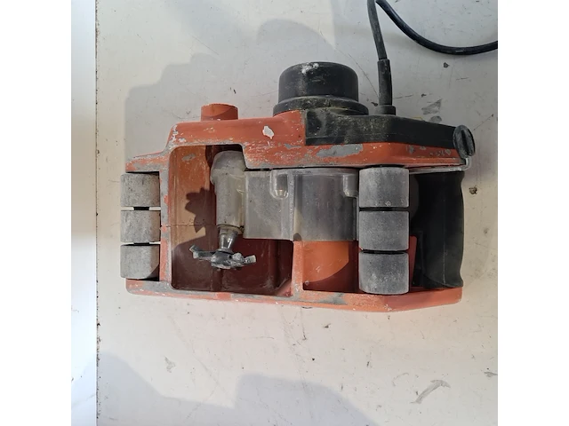 Muursleuvenfrees - 230v, spit, f40, 2013 - afbeelding 11 van  12