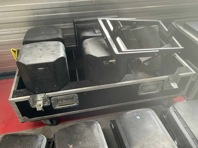 Muziek installatie delen w.o. mixers, speakers, etc - afbeelding 8 van  19
