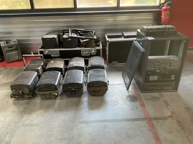 Muziek installatie delen w.o. mixers, speakers, etc - afbeelding 1 van  19
