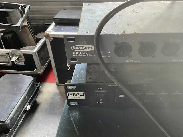 Muziek installatie delen w.o. mixers, speakers, etc - afbeelding 14 van  19