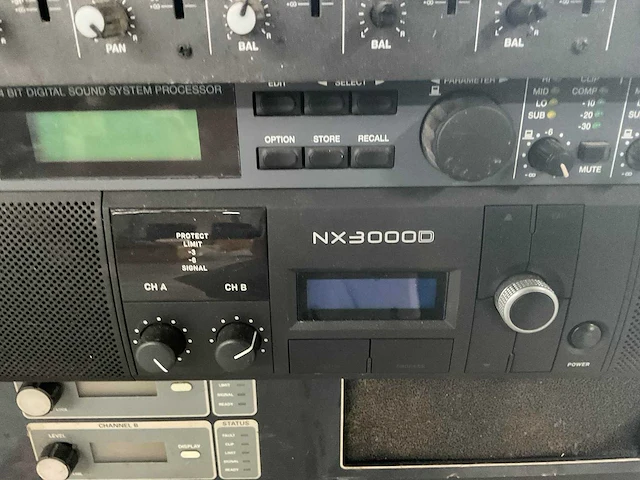 Muziek installatie delen w.o. mixers, speakers, etc - afbeelding 16 van  19