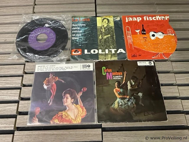 Muziek singles/vinyl, diverse soorten o.a. groeten uit hawai & la luna lolita - afbeelding 1 van  1