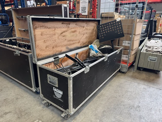 Muziekinstrumenten en toebehoren met flightcase - afbeelding 2 van  9