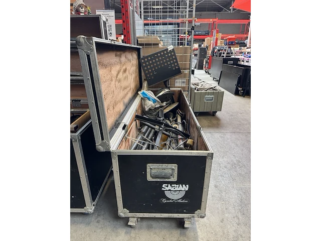 Muziekinstrumenten en toebehoren met flightcase - afbeelding 3 van  9