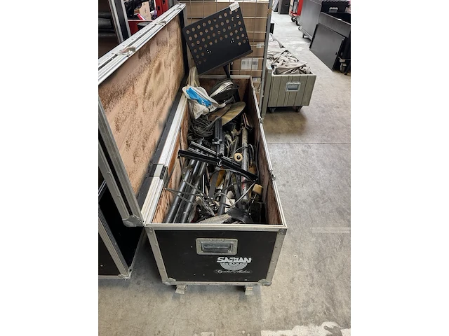 Muziekinstrumenten en toebehoren met flightcase - afbeelding 4 van  9