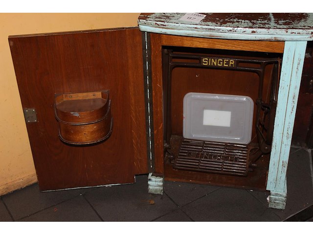 Naaikastje singer. afmeting 60 x 48 x 80 cm. - afbeelding 2 van  2