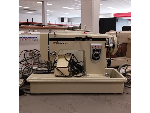 Naaimachine/lockmachine, o.a. singer, husqvarna en lifetec - afbeelding 15 van  22