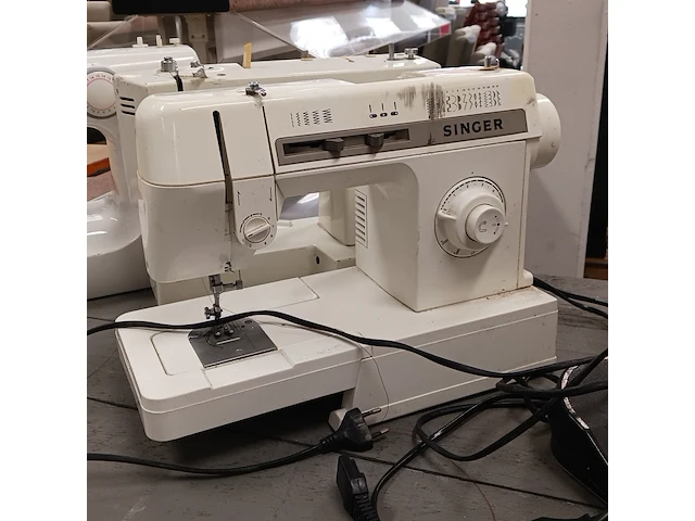 Naaimachine/lockmachine, o.a. singer, husqvarna en lifetec - afbeelding 20 van  22