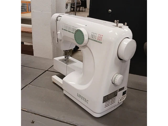 Naaimachine/lockmachine, o.a. singer, husqvarna en lifetec - afbeelding 6 van  22