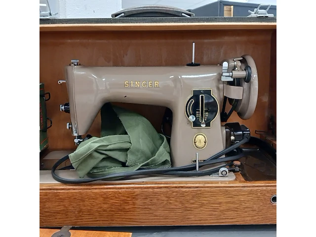 Naaimachine/lockmachine, o.a. singer, husqvarna en lifetec - afbeelding 8 van  22