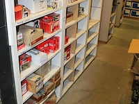 Nagels en nieten, voornamelijk senco, in diverse maten en uitvoeringen op 12 schappen. - afbeelding 2 van  4