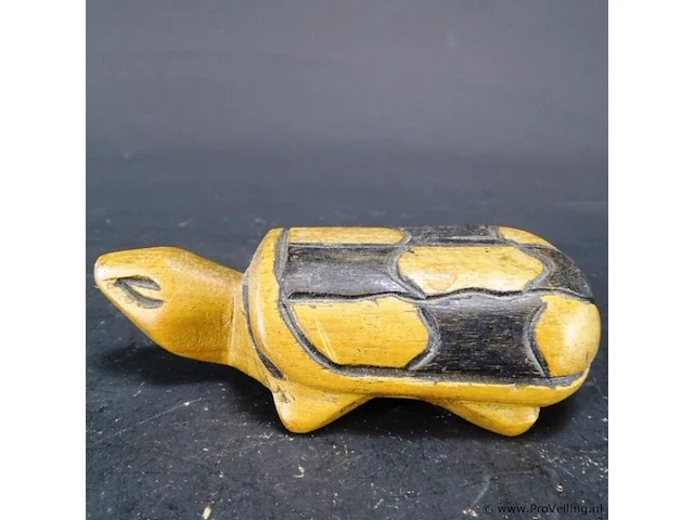 Naïef in hout gestoken schildpad - afbeelding 2 van  5