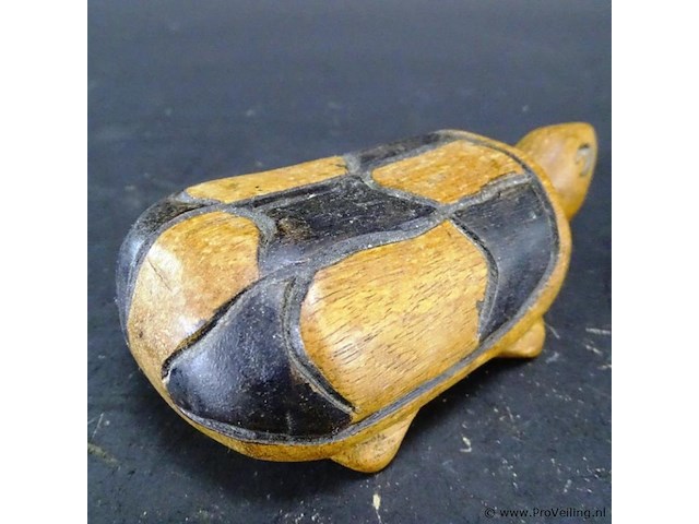 Naïef in hout gestoken schildpad - afbeelding 3 van  5