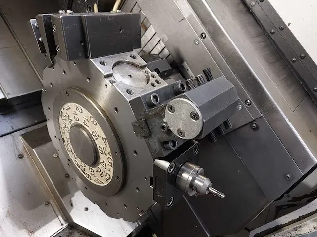 Nakamura-tome wt-300 gr-210new cncdraaibank met stafaanvoerinrichting en multi layer work stocker - afbeelding 18 van  40
