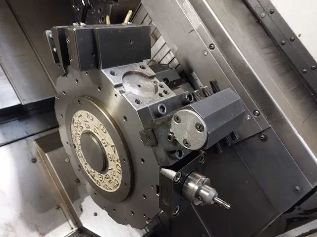 Nakamura-tome wt-300 gr-210new cncdraaibank met stafaanvoerinrichting en multi layer work stocker - afbeelding 21 van  40