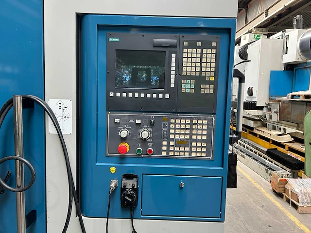 Narvik/pinnacle - cnc - pk sv65 vmc - cnc freesmachine - 2008 - afbeelding 4 van  7