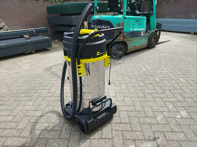 Nat en droogzuiger - 100 liter - afbeelding 11 van  15