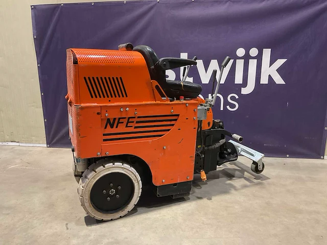 National flooring 5000dl ride on tapijtstripper op accu - afbeelding 2 van  6