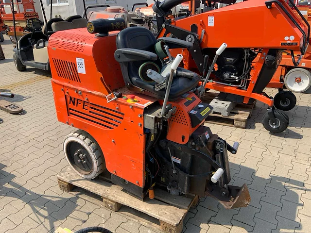 National flooring equipment 5700 bol opzit accu tapijt / vloerstripper - afbeelding 1 van  7