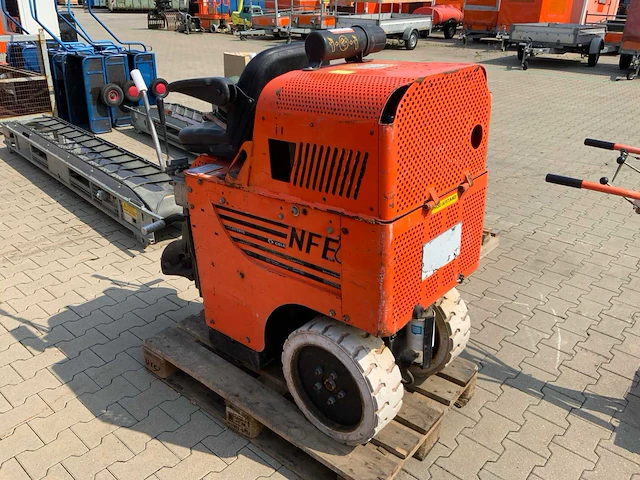 National flooring equipment 5700 bol opzit accu tapijt / vloerstripper - afbeelding 3 van  7