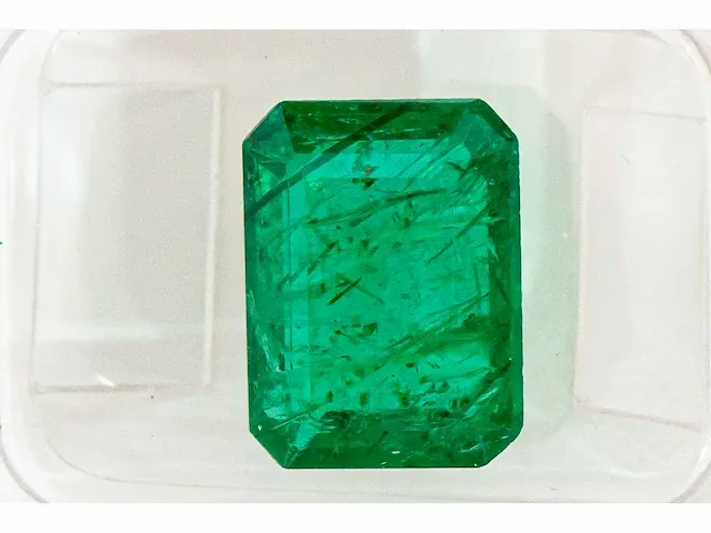 Naturel smaragd (groen) 4.08 karaat - afbeelding 1 van  7